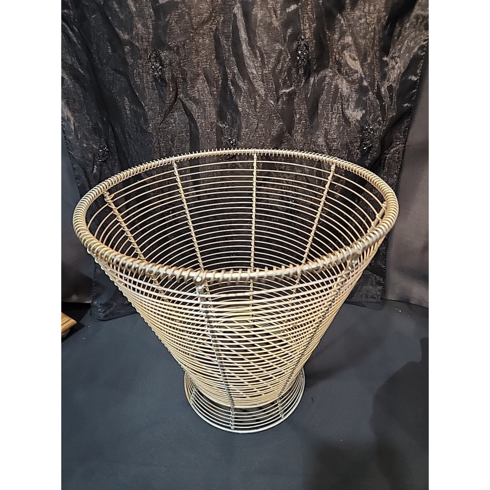 Vintage Wire Waste Basket 11 x 11